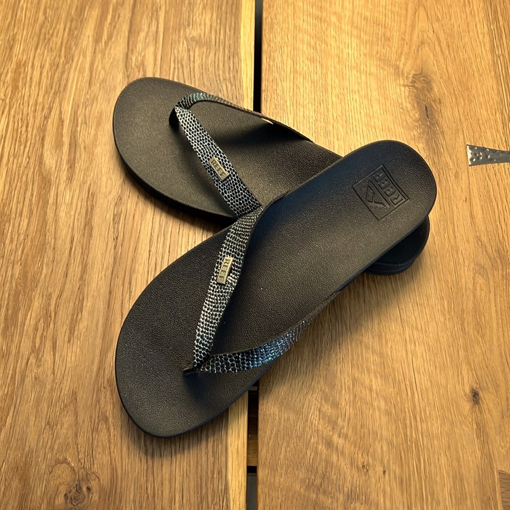 Reef women’s flip flop NWOT!